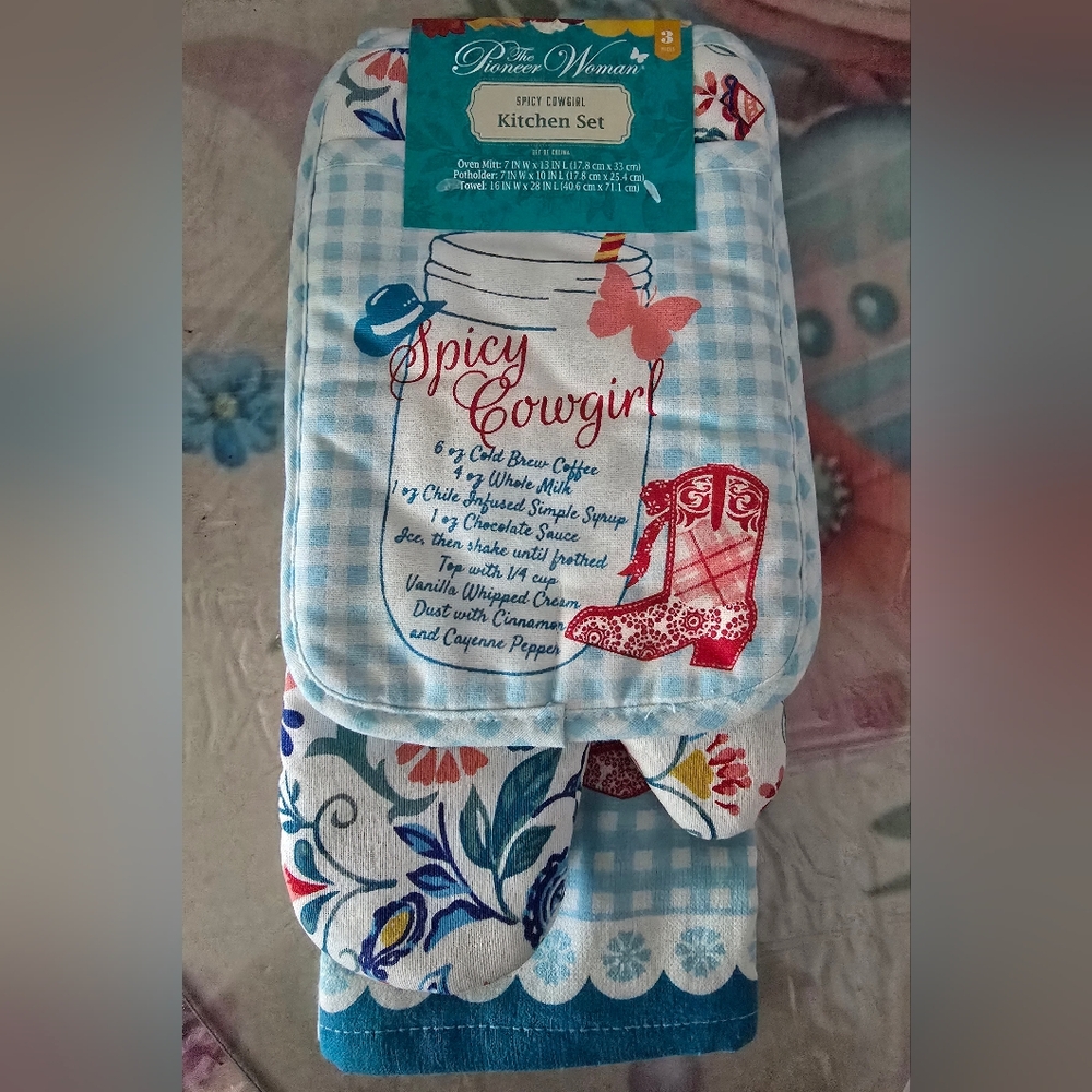 3 Pc The Pioneer Woman Spicy Cowgirl Kitchen Set Pot Mitten Towel